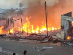 Terjadi Kebakaran Yang Membakar Rumah Dan Kios BBM