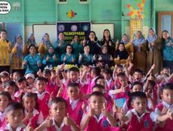 Melsi Hermon Bersama Bunda PAUD Mura Kunjungi TK Puruk Kambang di Kecamatan TSS