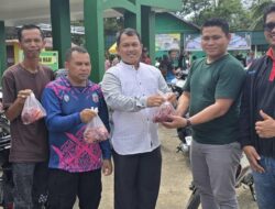 Sekretaris DPRD Mura Berbagi Daging Kurban Kepada Insan Pers