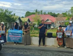 Turun Langsung ke Jalan, Pimpinan DPRD Dina Maulidah Serukan Persatuan Bantu Korban Bencana