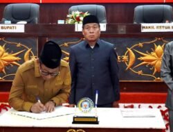 Pemerintah Daerah Serahkan Ranperda Perubahan Susunan Perangkat Daerah Kabupaten Mura ke DPRD