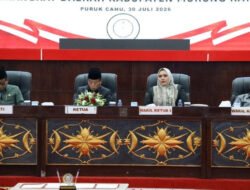 Ketua DPRD Rumiadi dan Bupati Heriyus Menandatangani Kesepakatan Raperda Perangkat Daerah