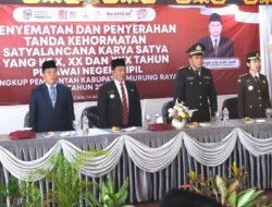 Bupati Heriyus Serahkan Satyalancana Karya Satya, Pemkab Mura Apresiasi Pengabdian 27 ASN