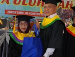 Bupati Heriyus Apresiasi Kelulusan 55 Peserta Sekolah Lansia Mura
